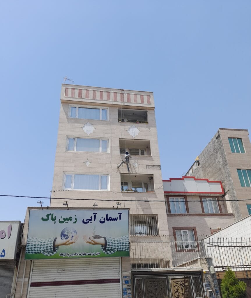 مقاوم سازی سنگ نما با پیچ و رولپلاک کردن سنگ نما با سیستم راپل
