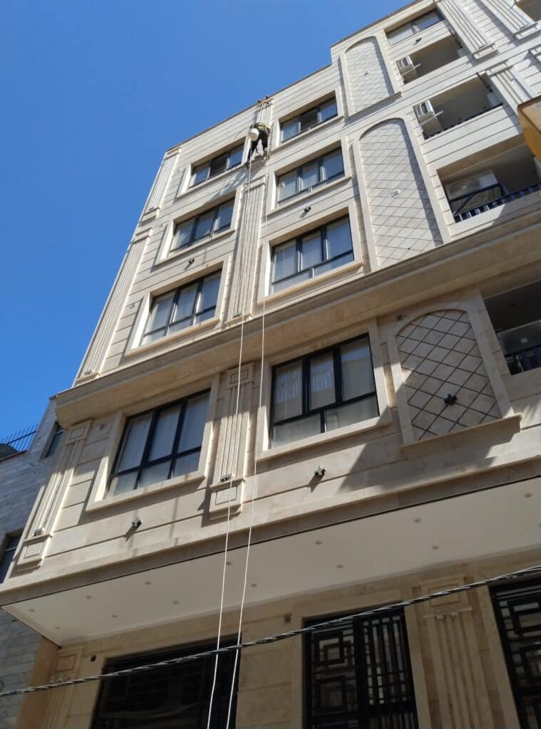 پیچ و رولپلاک سنگ نما 