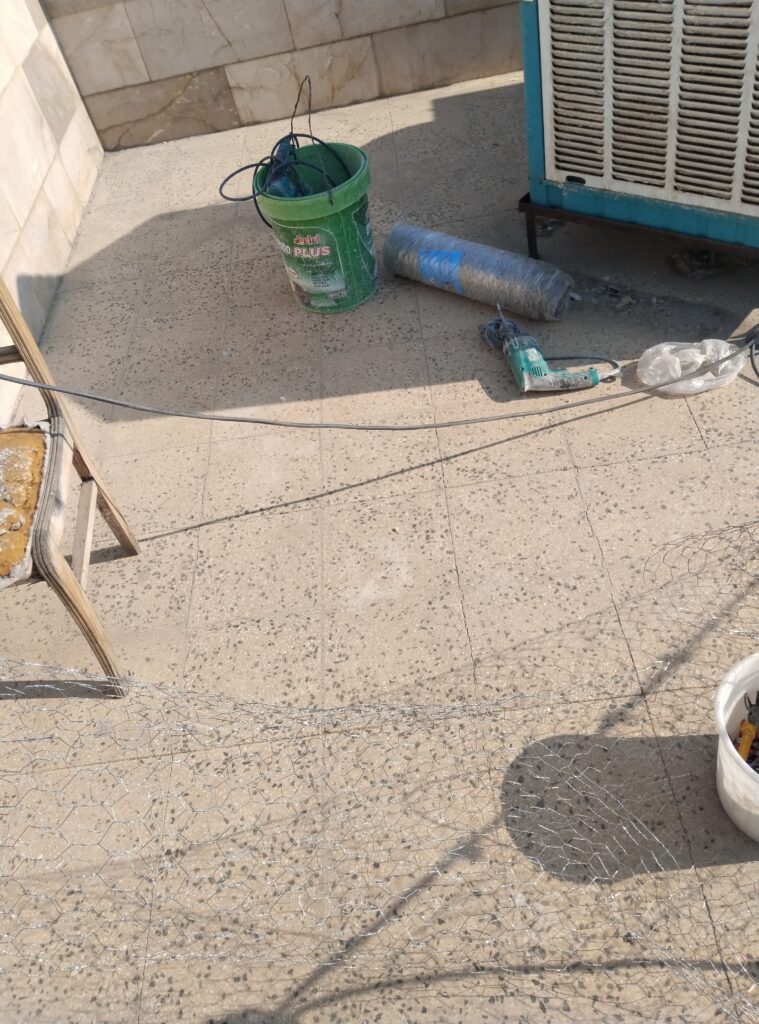 نصب تور مرغی گالوانیزه برای درز انقطاع