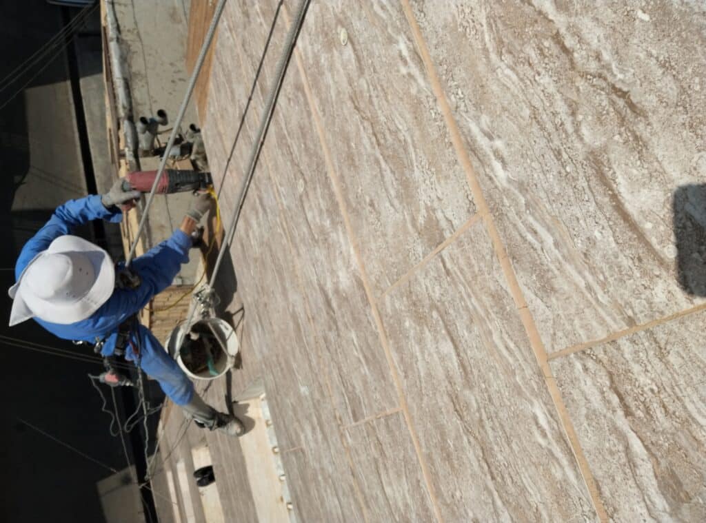 مقاوم سازی سنگ نمای ساختمان با پیچ و رولپلاک 