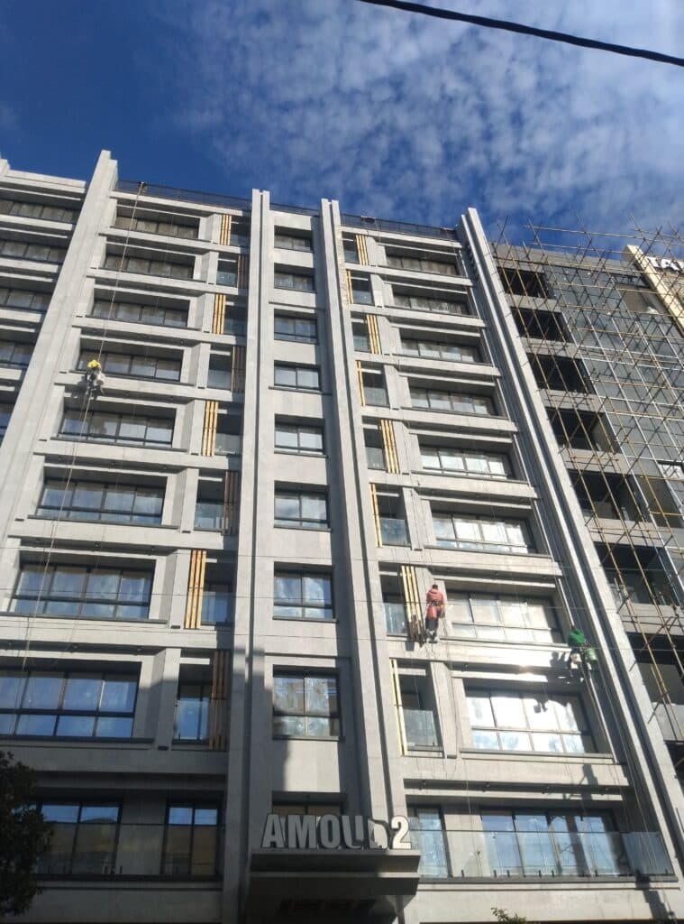 پیچ و رولپلاک نما در ساری با طناب 